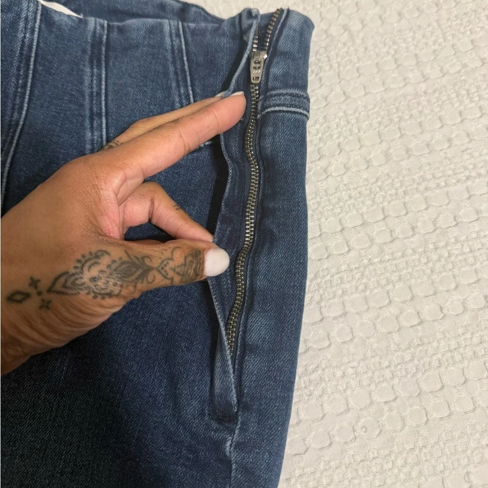 Good American High Rise Blue Jeans - Picture 6 of 12